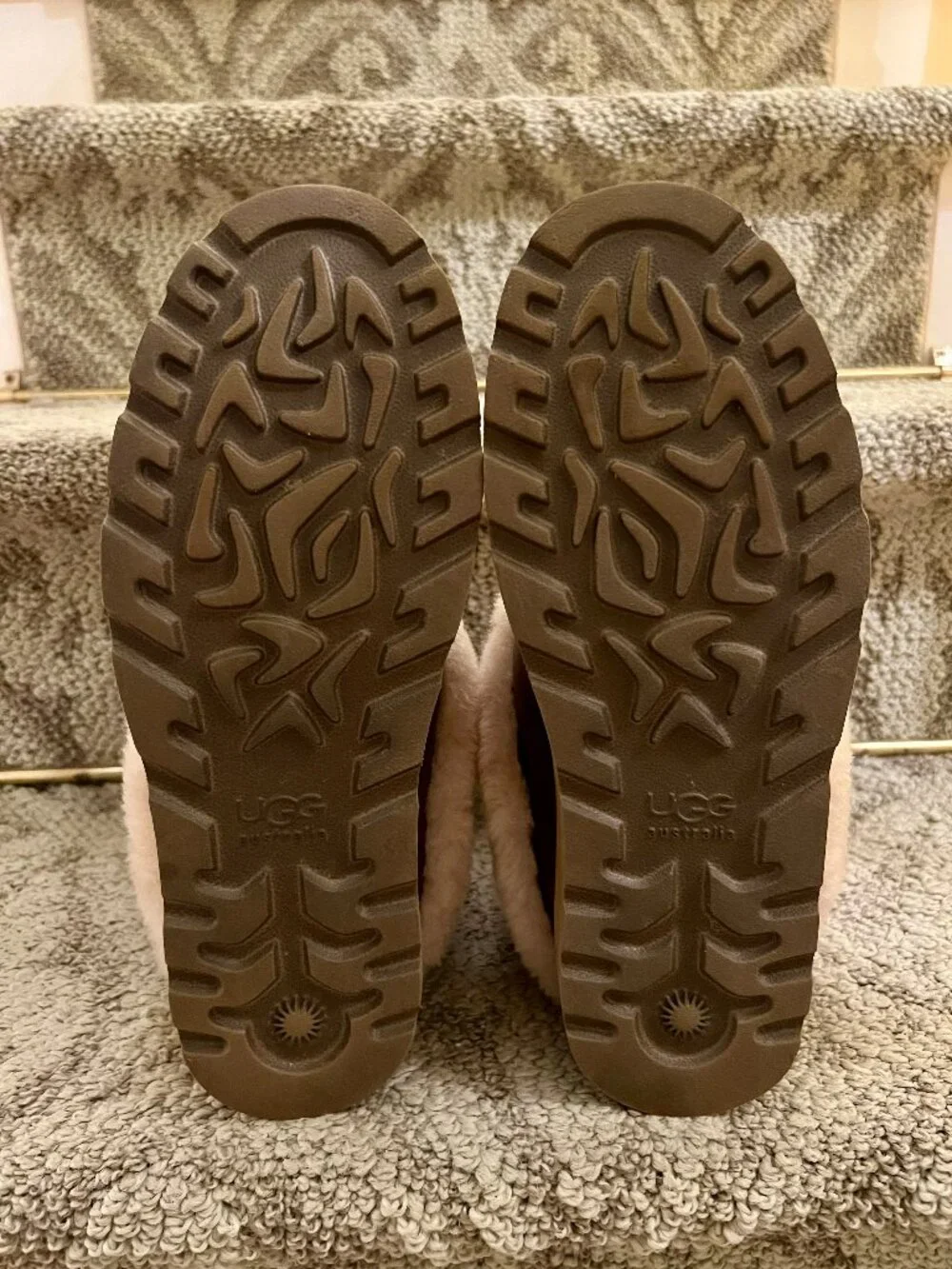 GUC Women's UGG Australia Maylin Sheepskin Boots Chestnut Brown Ivory US Size 9